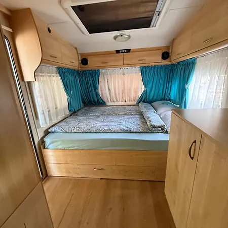 Campsite каравана морски блясък